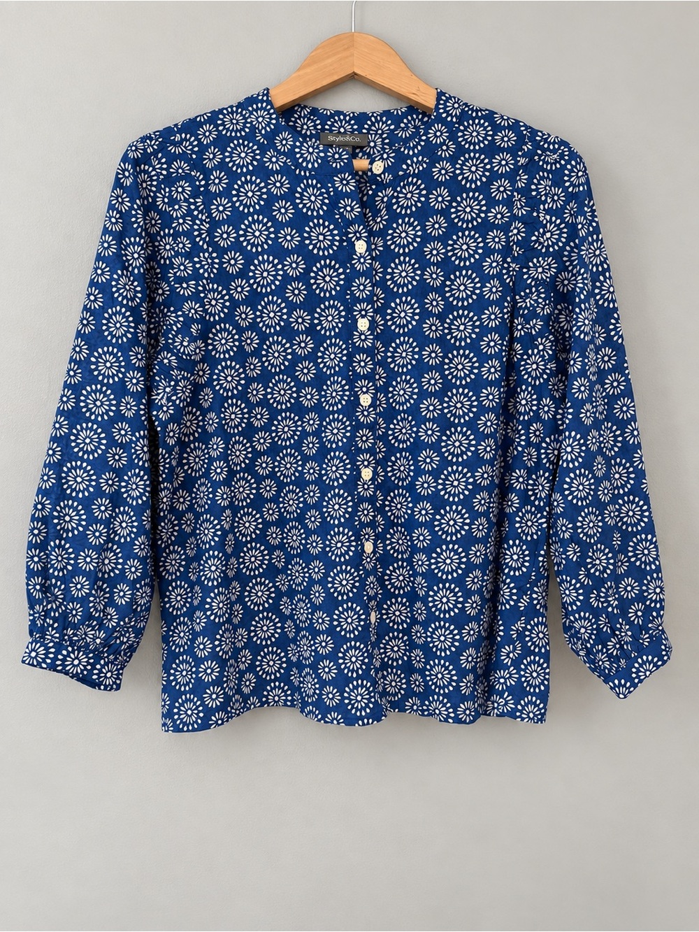Style & Co Women’s Medium Navy Blue Floral Balloon Sleeve Button Front Blouse